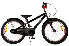 Spider-Man 20 inch kinderfiets in mat zwart met rode accenten, handrem, terugtraprem, gesloten kettingkast, reflectoren, en extra lange zadelpen